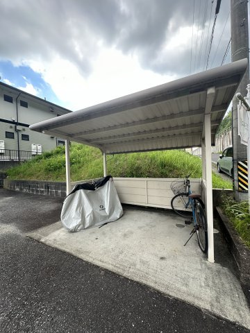 ドエル三芝の駐車場