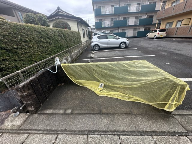 エメラルドホームの駐車場