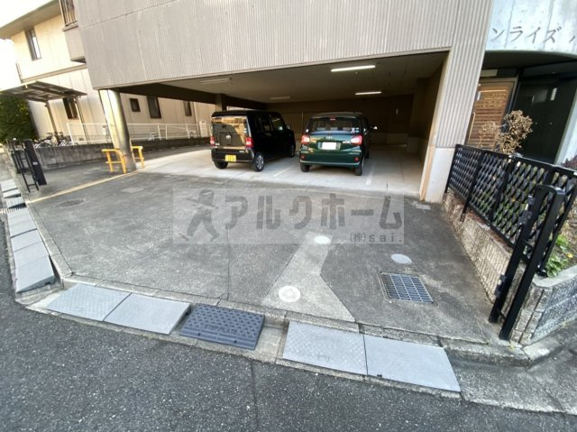 サンライズパレスの駐車場|サンライズパレス