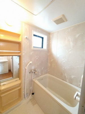 ★窓付きのバスルーム★