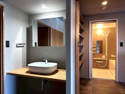 【独立洗面台】 | 朝日プラザシティ・サザンパーク１番街Ａ棟　中古マンション | 洗面台は使い勝手よく配置されています。