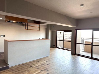 【居間・リビング】 | 朝日プラザシティ・サザンパーク１番街Ａ棟　中古マンション | 約22.2帖の広々リビングです。