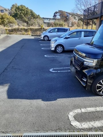 オークヒルズＣの駐車場|駐車スペースもあります☆