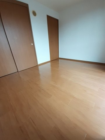 オークヒルズＣの居間・リビング|明るい室内です☆
