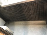 熊本市中央区黒髪１丁目のアパートのバルコニー