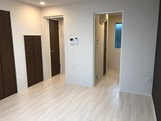 熊本市中央区黒髪１丁目のアパートの居間・リビング
