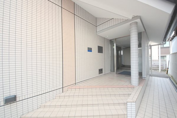 サンコート春日のエントランス