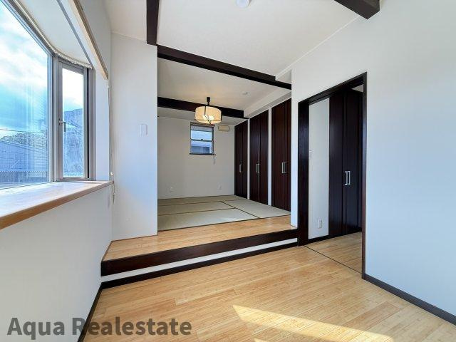 仲多度郡琴平町榎井 戸建の寝室|広くて明るい寝室