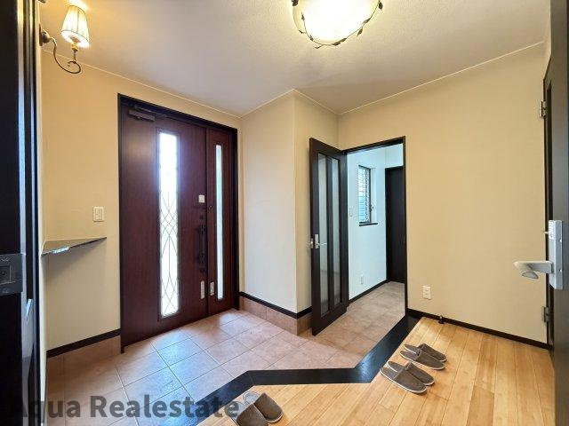 仲多度郡琴平町榎井 戸建の玄関|収納もある玄関です