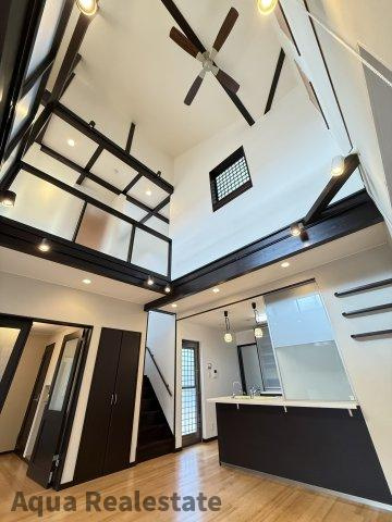 仲多度郡琴平町榎井 戸建の居間・リビング|ゆったり過ごせるリビングです