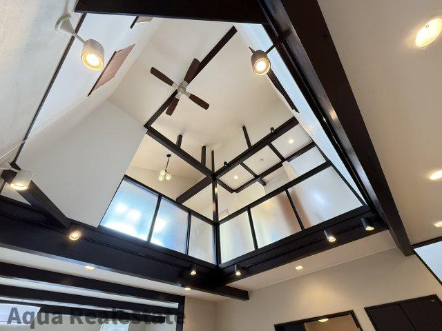 仲多度郡琴平町榎井 戸建の居間・リビング|おしゃれなリビングです