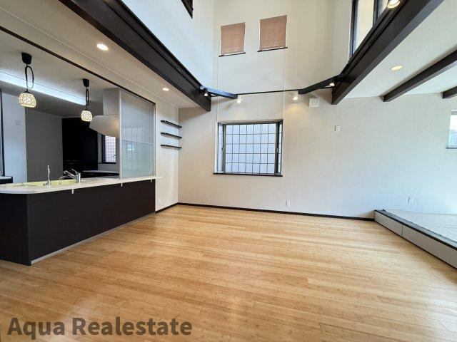 仲多度郡琴平町榎井 戸建の居間・リビング|リビングです