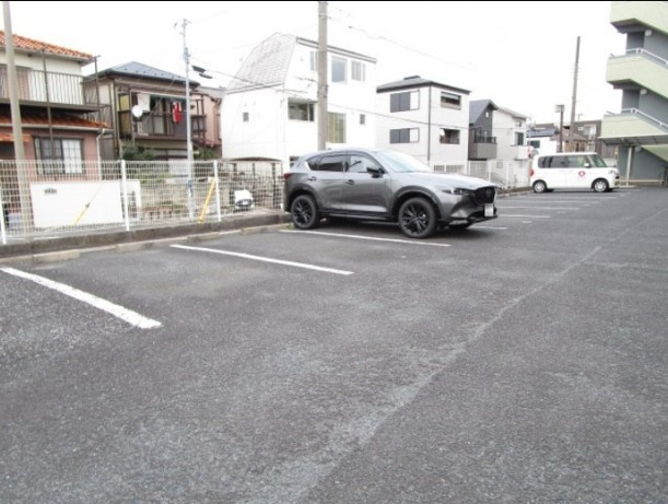 メゾンラフォーレⅡの駐車場