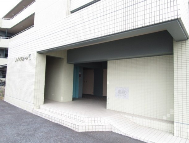 メゾンラフォーレⅡのエントランス
