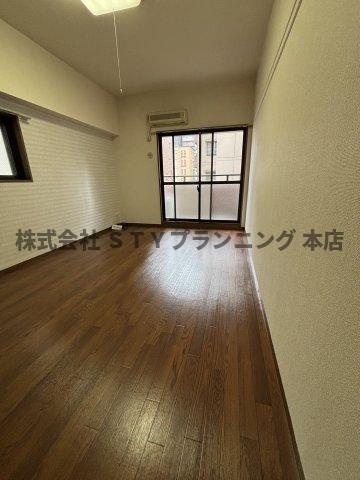 仲介手数料０円！パレスサイド泉の居間・リビング