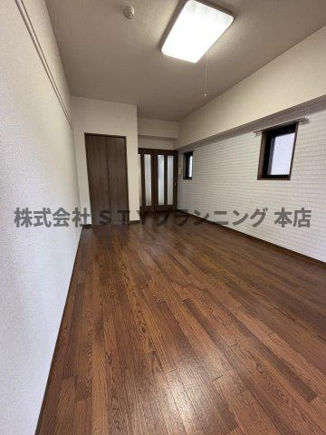 仲介手数料０円！パレスサイド泉の居間・リビング