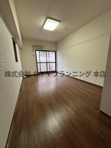 仲介手数料０円！パレスサイド泉の居間・リビング