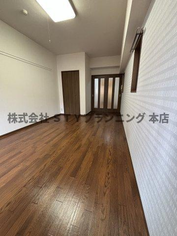 仲介手数料０円！パレスサイド泉の居間・リビング