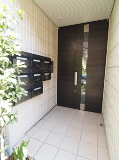 【エントランス】 | オートロック付きでセキュリティ面も安心♪