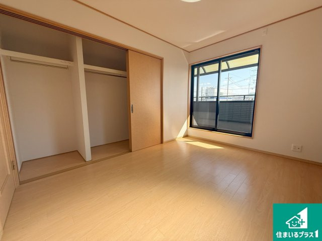 堺市北区金岡町　中古一戸建ての洋室|収納スペースが充実しているので子供の成長に合わせてたくさん収納ができます！家族構成に合わせた様々な活用ができる収納！