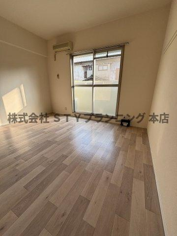 仲介手数料０円！Y.S.ハイツ万代の居間・リビング