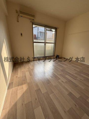 仲介手数料０円！Y.S.ハイツ万代の居間・リビング