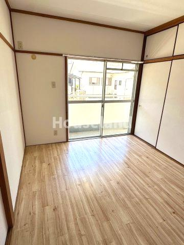 ハイツ有本の洋室