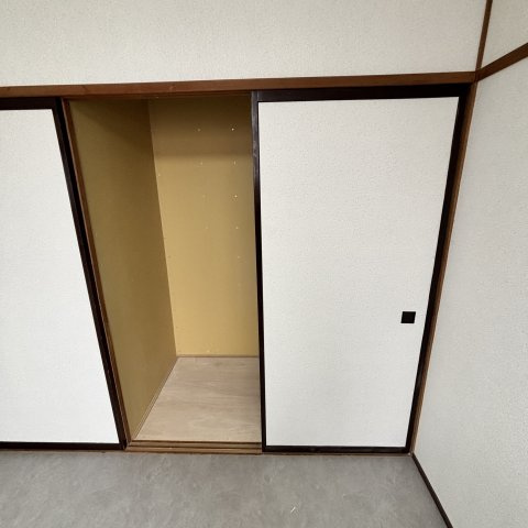 室蘭市白鳥台5丁目41-11戸建の収納