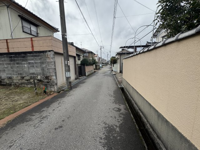 東区東中野山2丁目　売地の前面道路含む現地写真