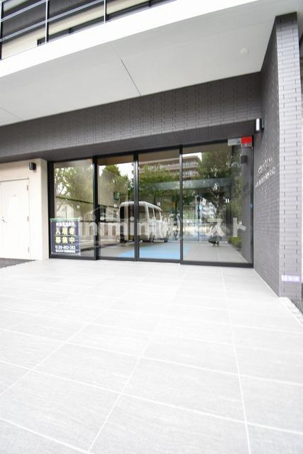 エスリード大阪梅田WESTのエントランス