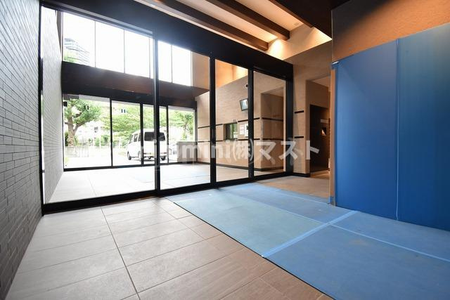 エスリード大阪梅田WESTのロビー