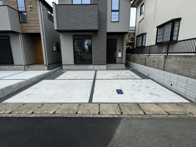 市川市八幡６丁目新築戸建【北方小学校：9分】の駐車場|2号棟駐車スペース・並列２台駐車可