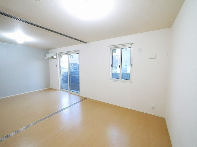 エスポワール　Ⅱ（大森町）の内装|明るい洋室です