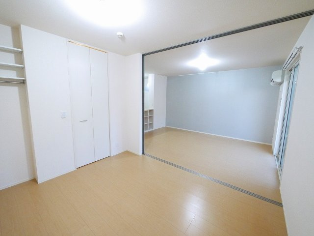 エスポワール　Ⅱ（大森町）の寝室|明るい洋室です