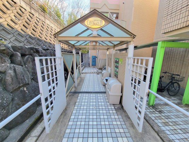 シティパレス富雄元町partⅡのエントランス