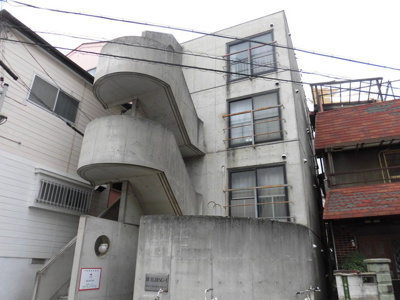 【外観】 | ビルディングⅠ | お洒落な3階建てのマンションです。