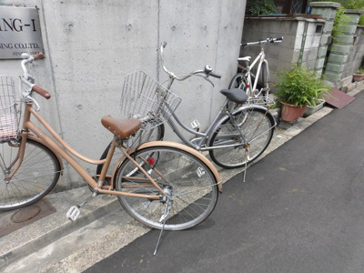 【駐車場】 | ビルディングⅠ | マンション前の自転車のあるスペースです。