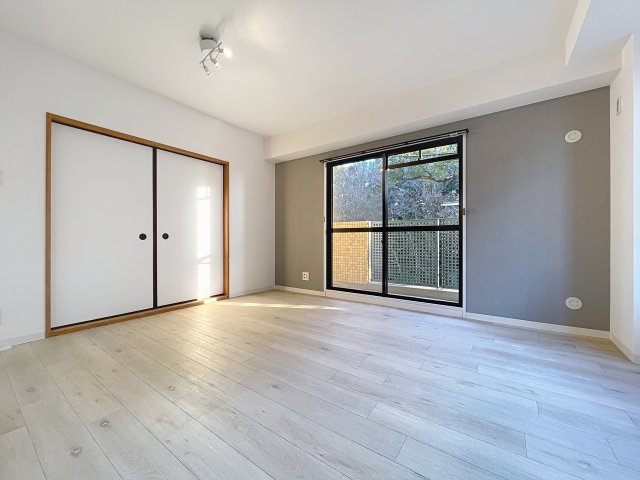 西宮市若山町の賃貸マンションの居間・リビング
