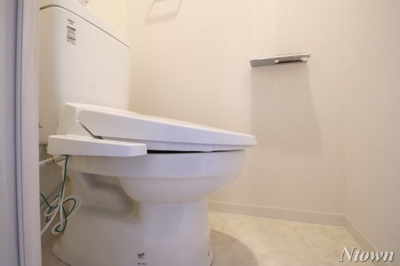 【トイレ】 | CREST TAPP黒川 | 落ち着いた色調のトイレです