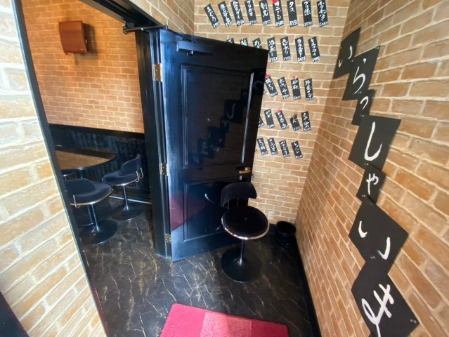 刈谷市東境町坂田様店舗の玄関