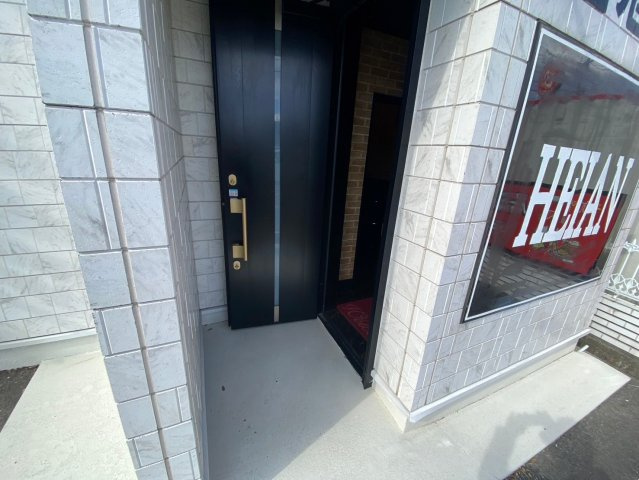 刈谷市東境町坂田様店舗の玄関