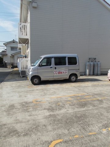 西ノ浜コーポ１号棟の駐車場