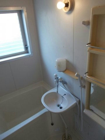 西ノ浜コーポ１号棟の浴室