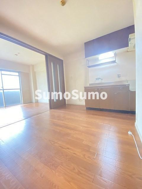 ハイツ八興の居間・リビング