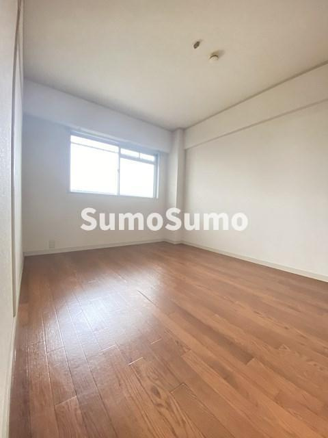 ハイツ八興の寝室