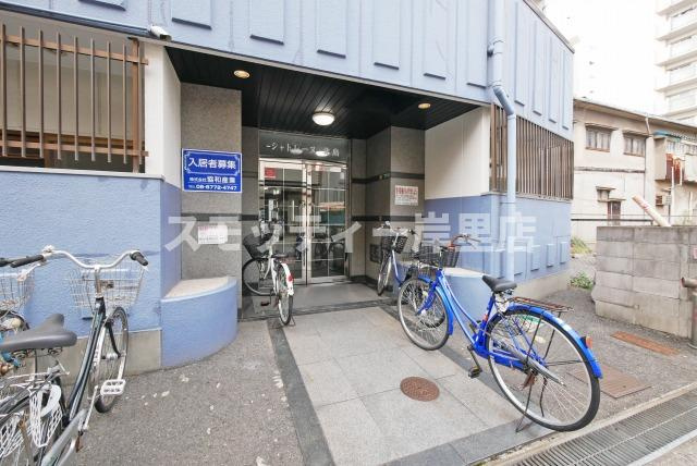 シャトレーヌ北島のエントランス