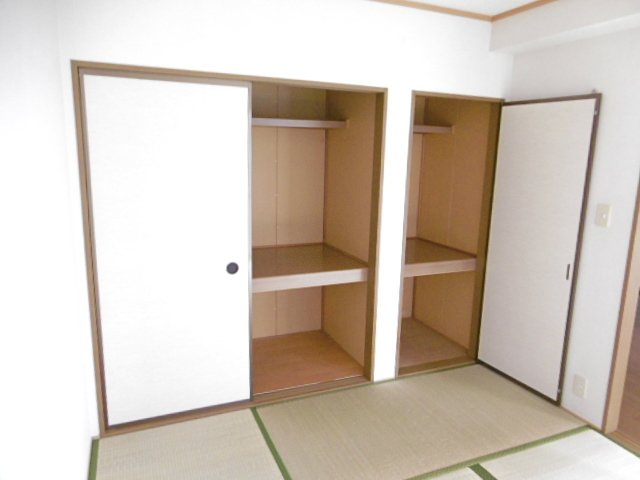 ガーデニア【10,000円キャッシュバック対象物件】の内装|明るい色調の室内です