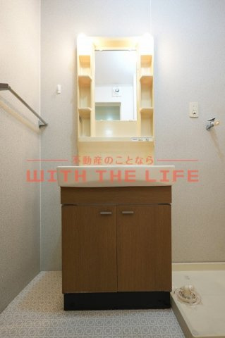 ガーデニア【10,000円キャッシュバック対象物件】の独立洗面台|朝の支度にも助かる、独立の洗髪洗面化粧台