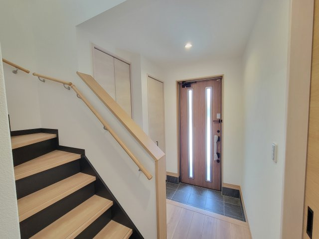 直川小学校前・新築戸建の玄関