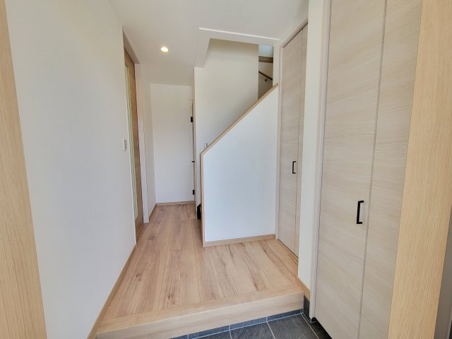 直川小学校前・新築戸建の玄関